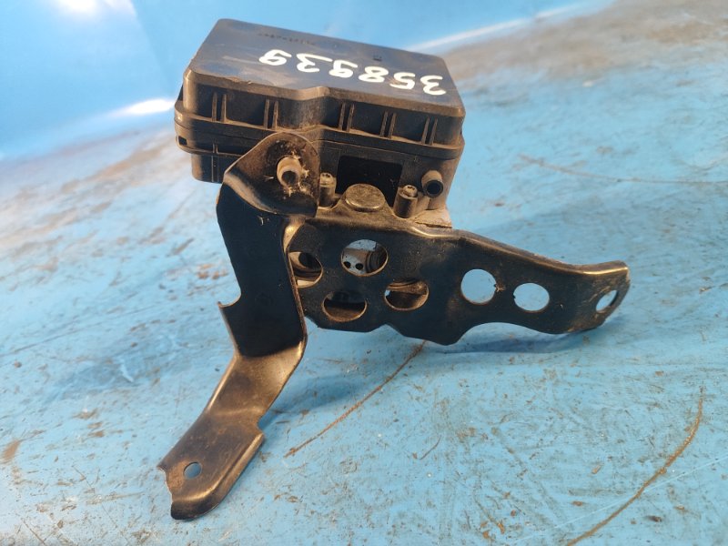 Блок ABS TOYOTA MATRIX 02-08