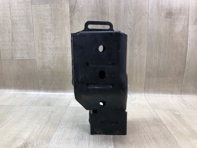 Кронштейн усилителя переднего бампера левый TOYOTA SIENNA 11-16 3.5 2GR-FE Кронштейн усилителя переднего бампера левый TOYOTA SIENNA 11-16 3.5 2GR-FE