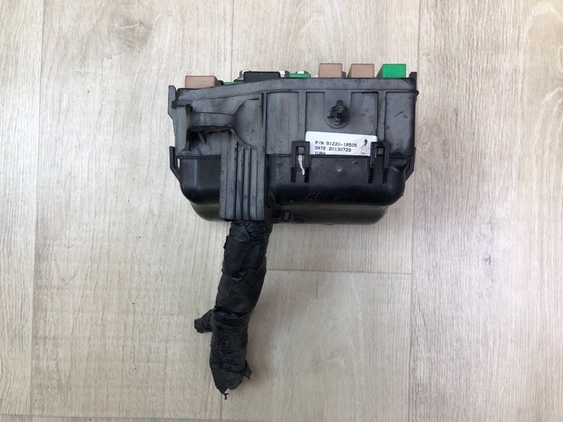 Блок предохранителей моторный отсек ACCENT RB 10- 2013 ХЭТЧБЭК 1.6 G4FD Блок предохранителей моторный отсек ACCENT RB 10- 2013 ХЭТЧБЭК 1.6 G4FD