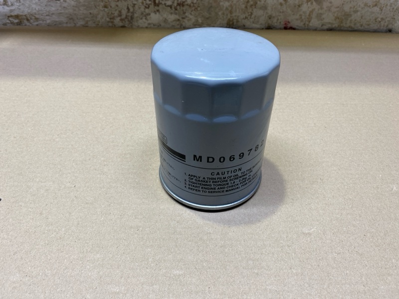 Фильтр масляный MITSUBISHI GALANT 97-03 MD069782 новая