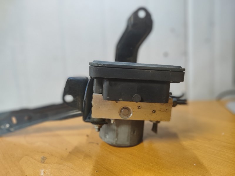 Блок ABS SUBARU CROSSTREK 12-17 FB20X e-Boxer