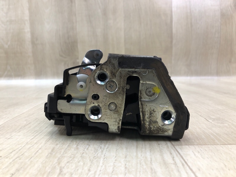 Замок двери задний левый TOYOTA VENZA 09-16 3.5 2GR-FE Замок двери задний левый TOYOTA VENZA 09-16 3.5 2GR-FE