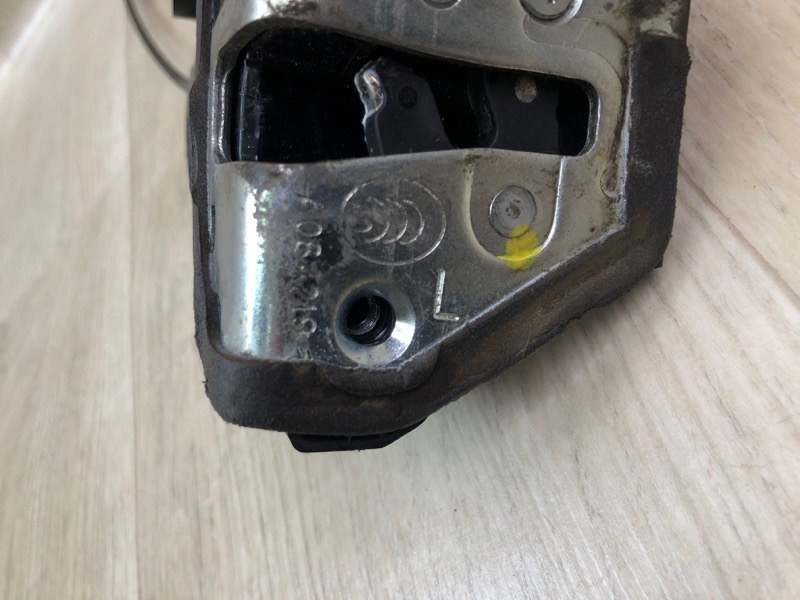 Замок двери задний левый VENZA 09-16 2013 3.5 2GR-FE