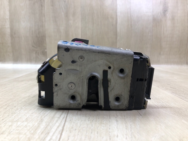 Замок двери задний левый JEEP COMPASS 06-16 2.0 ECN Замок двери задний левый JEEP COMPASS 06-16 2.0 ECN