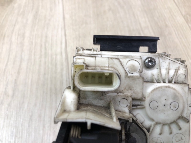 Замок двери задний левый COMPASS 06-16 2014 2.0 ECN Замок двери задний левый COMPASS 06-16 2014 2.0 ECN