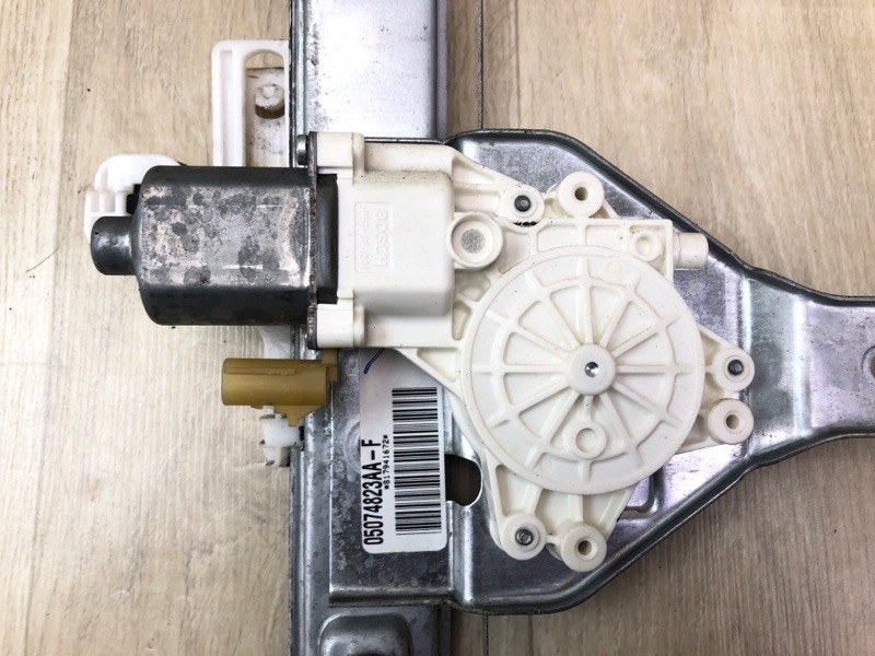 Стеклоподъемник задний левый COMPASS 06-16 2014 2.0 ECN Стеклоподъемник задний левый COMPASS 06-16 2014 2.0 ECN