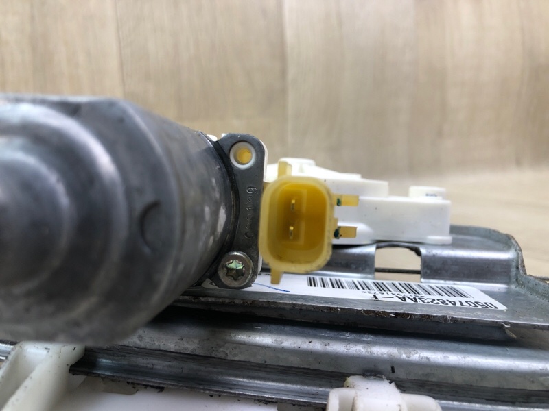 Стеклоподъемник задний левый COMPASS 06-16 2014 2.0 ECN Стеклоподъемник задний левый COMPASS 06-16 2014 2.0 ECN