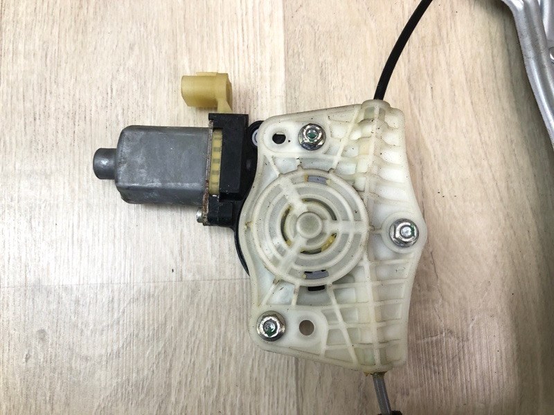 Стеклоподъемник задний левый RIO FB 17- 2019 1.6 G4FM Стеклоподъемник задний левый RIO FB 17- 2019 1.6 G4FM