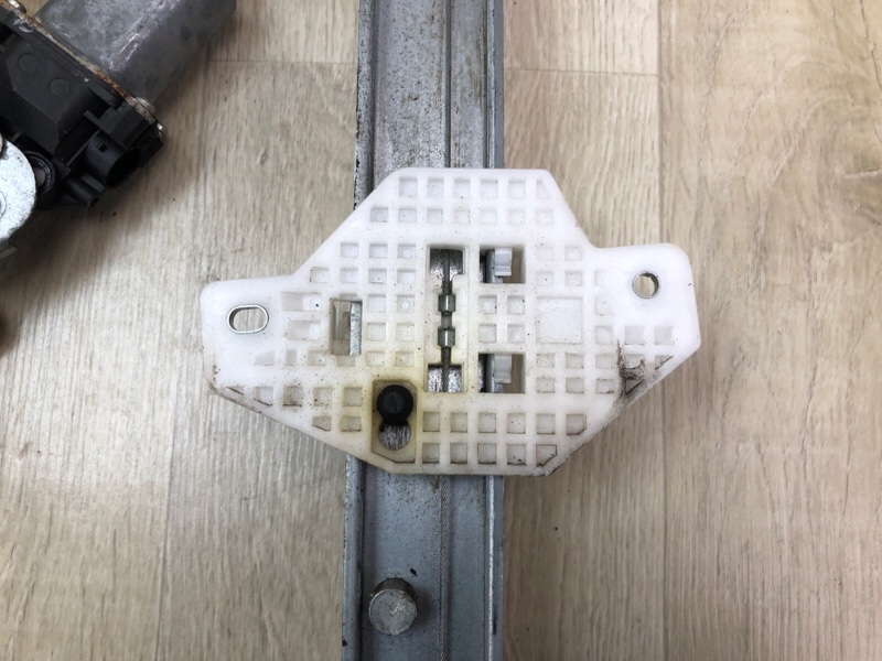 Стеклоподъемник задний левый ACCENT RB 10- 2014 1.6 G4FD Стеклоподъемник задний левый ACCENT RB 10- 2014 1.6 G4FD