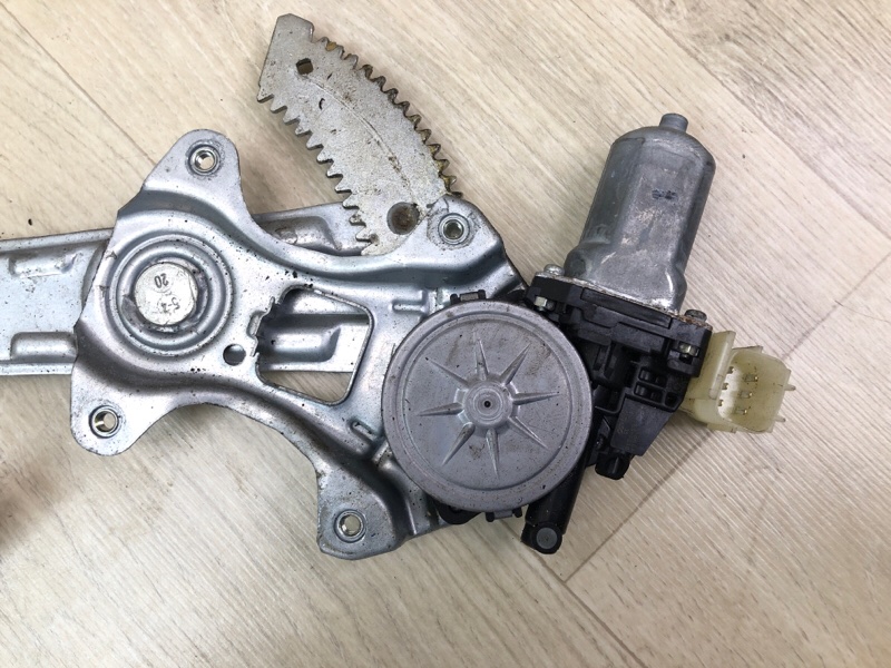 Стеклоподъемник задний левый NISSAN X-TRAIL/ROGUE T32 13-20