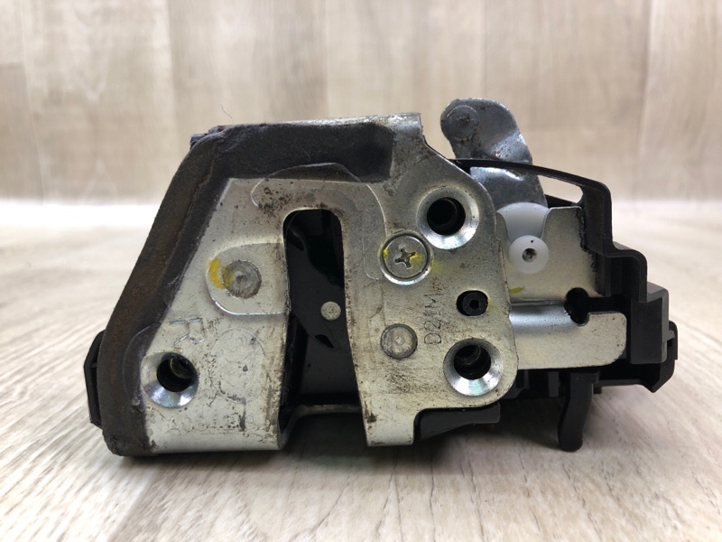 Замок двери задний правый TOYOTA VENZA 09-16 3.5 2GR-FE Замок двери задний правый TOYOTA VENZA 09-16 3.5 2GR-FE