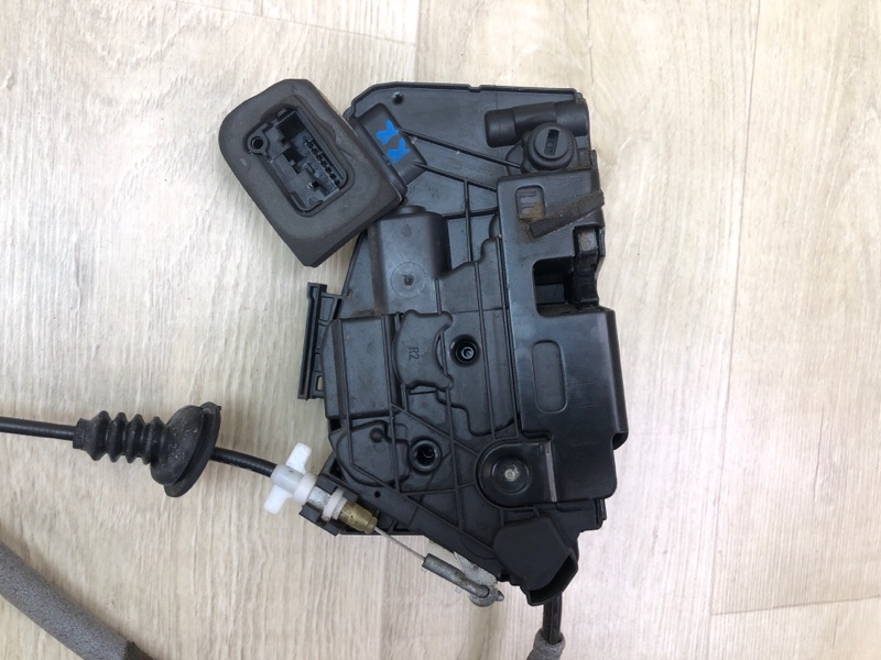 Замок двери задний правый JETTA USA 10-17