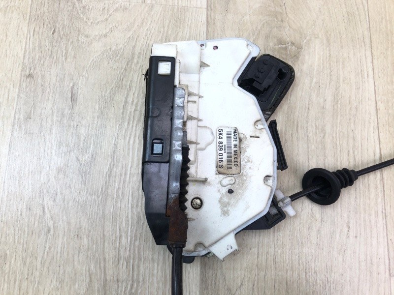 Замок двери задний правый JETTA USA 10-17