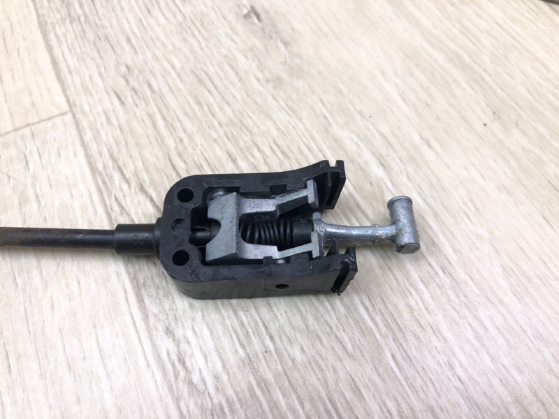 Замок двери задний правый JETTA USA 10-17