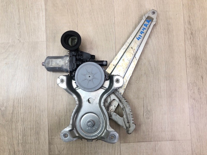Запчасть стеклоподъемник задний правый TOYOTA CAMRY 40 06-11 2007 3.5 2GR-FE 69803-33050 Б/У Стеклоподъемник задний правый TOYOTA CAMRY 40 06-11 2007 3.5 2GR-FE 69803-33050 Б/У