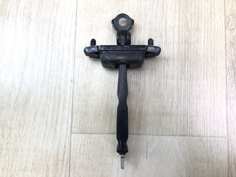 Запчасть ограничитель двери задний правый KIA FORTE YD 12- 2013 2.0 G4NC 79490-A7000 Б/У Ограничитель двери задний правый KIA FORTE YD 12- 2013 2.0 G4NC 79490-A7000 Б/У