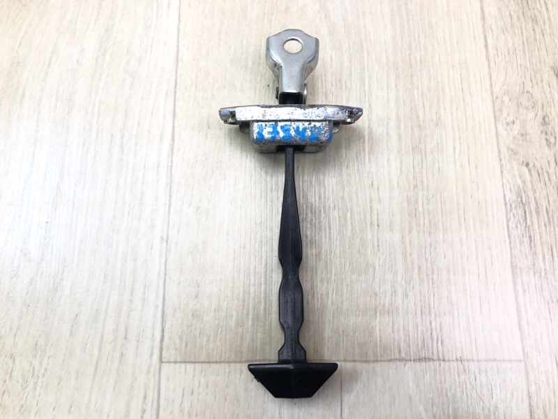 Запчасть ограничитель двери задний правый NISSAN VERSA B17 11-19 2015 1.6 HR16DE 82430-9KK0A Б/У Ограничитель двери задний правый NISSAN VERSA B17 11-19 2015 1.6 HR16DE 82430-9KK0A Б/У