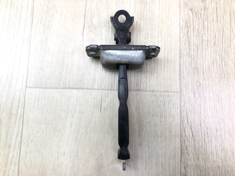 Ограничитель двери задний правый HYUNDAI ELANTRA MD 10-15 2014 1.8 G4NB 79490-3X001 Б/У