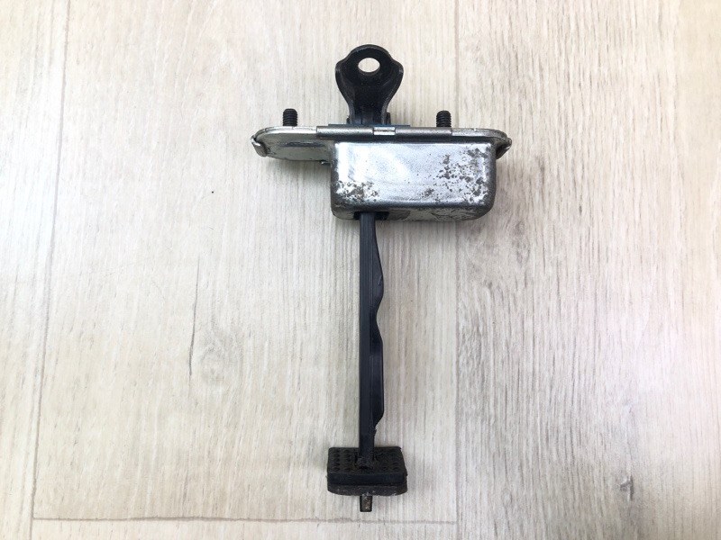 Ограничитель двери задний правый HYUNDAI TUCSON TL 15-20 2015 G4FJ 1.6 79490-D3000 Б/У