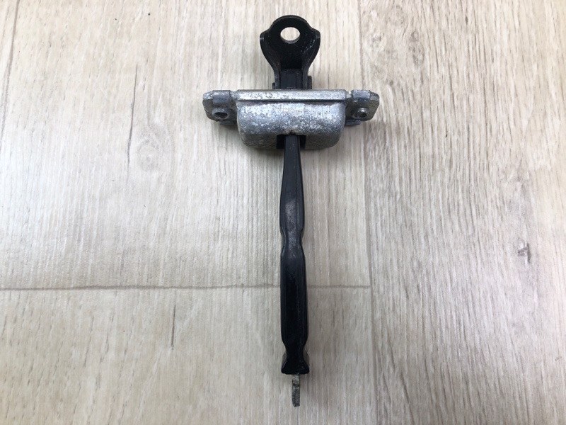 Ограничитель двери задний правый HYUNDAI ACCENT RB 10- 2014 1.6 G4FD 79490-0U000 Б/У