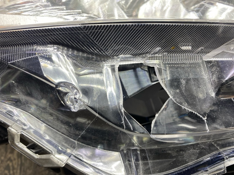 Фара передняя правая RAV4 18-