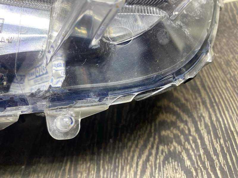 Фара передняя правая RAV4 18-