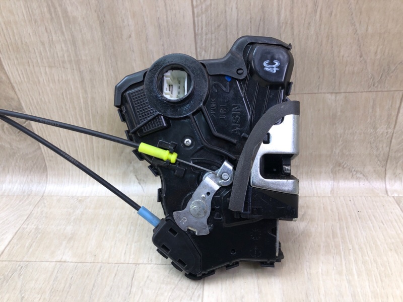 Замок двери передний правый VENZA 09-16 2013 3.5 2GR-FE