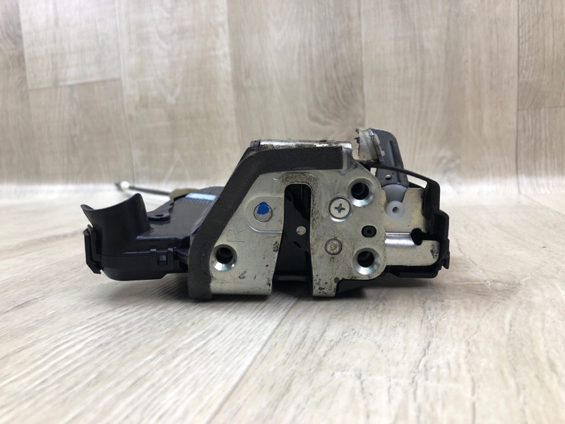 Замок двери передний правый TOYOTA COROLLA 150 06-13 1.8 2ZRFE