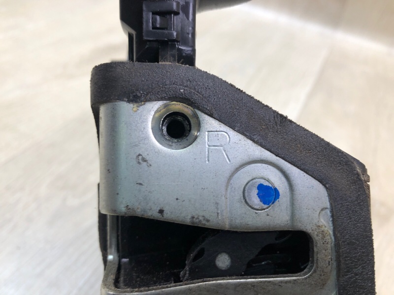 Замок двери передний правый COROLLA 150 06-13 2011 1.8 2ZRFE