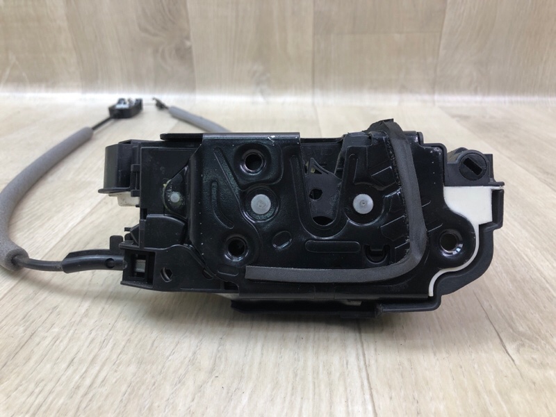 Замок двери передний правый VOLKSWAGEN TIGUAN 08-17 2.0 CCTA