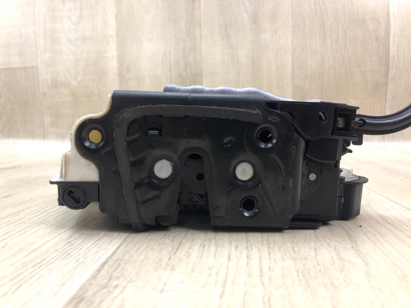 Замок двери передний правый VOLKSWAGEN JETTA USA 10-17