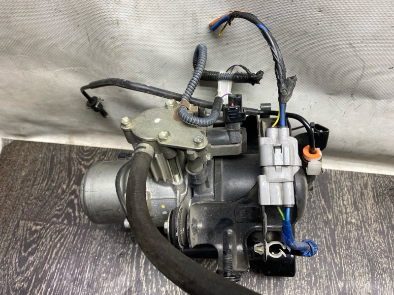 Компрессор пневмоподвески LS460 06-12