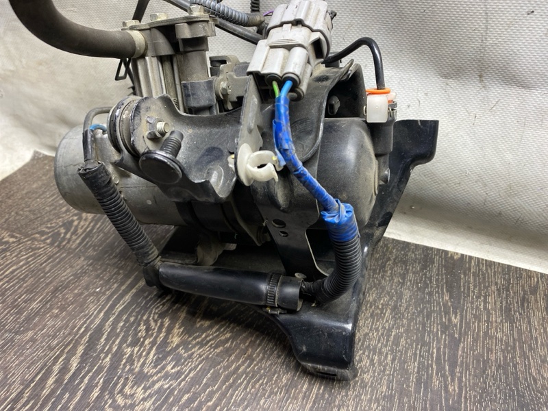 Компрессор пневмоподвески LS460 06-12