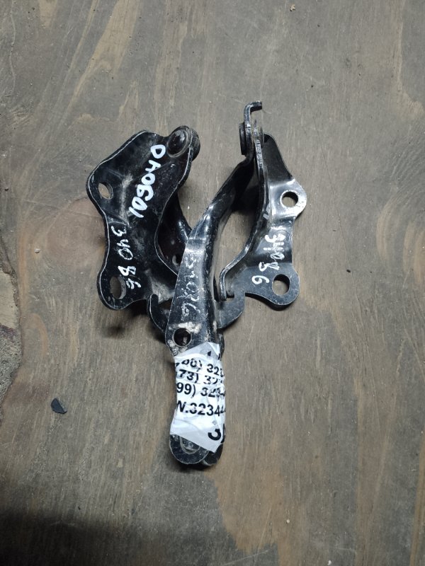 Петля капота левая CAMRY 30 02-06