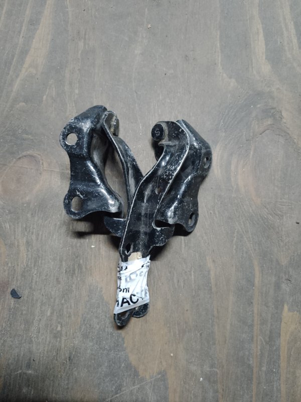 Петля капота левая CAMRY 30 02-06