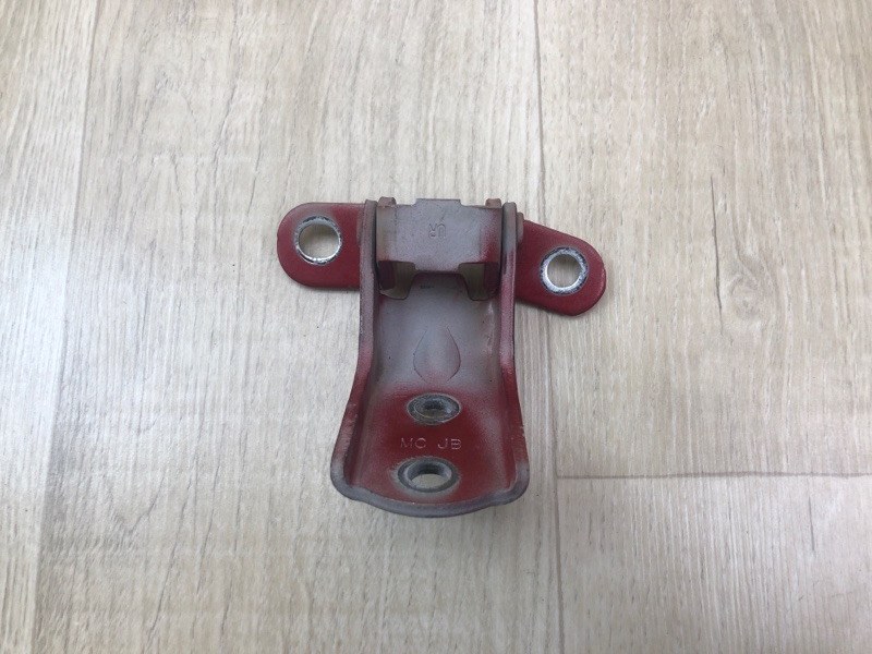 Петля двери верхняя передняя правая ACCENT RB 10- 2014 1.6 G4FD Петля двери верхняя передняя правая ACCENT RB 10- 2014 1.6 G4FD