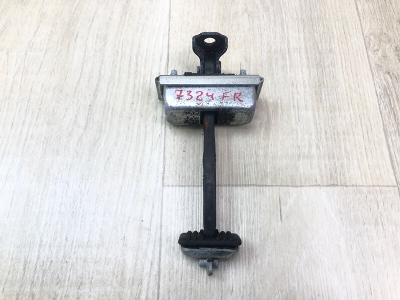 Запчасть ограничитель двери передний правый TOYOTA SIENNA 11-16 2014 3.5 2GR-FE 68610-08021 Б/У Ограничитель двери передний правый TOYOTA SIENNA 11-16 2014 3.5 2GR-FE 68610-08021 Б/У