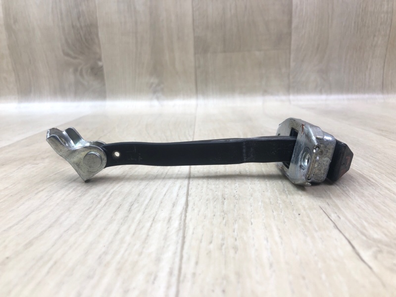 Ограничитель двери передний правый VERSA B17 11-19 2017 1.6 HR16DE Ограничитель двери передний правый VERSA B17 11-19 2017 1.6 HR16DE