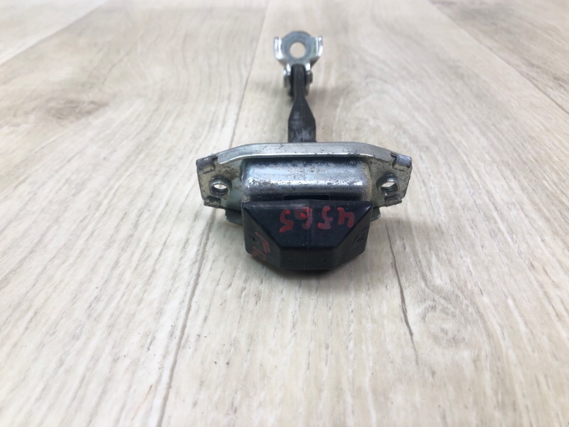 Ограничитель двери передний правый NISSAN VERSA B17 11-19 1.6 HR16DE Ограничитель двери передний правый NISSAN VERSA B17 11-19 1.6 HR16DE