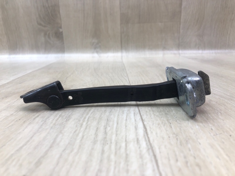 Ограничитель двери передний правый VELOSTER 11-18 2012 1.6 G4FD Ограничитель двери передний правый VELOSTER 11-18 2012 1.6 G4FD