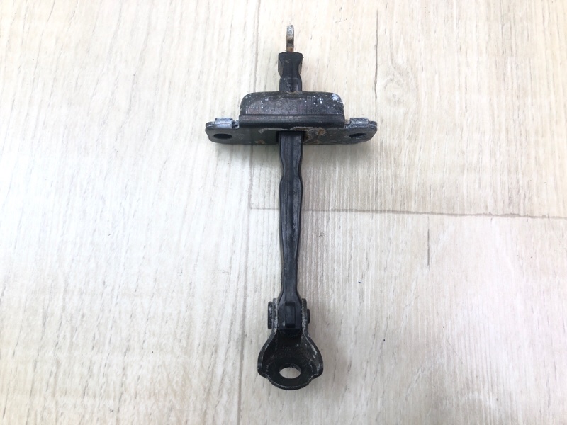 Ограничитель двери передний правый HYUNDAI ACCENT RB 10- 2014 1.6 G4FD 79390-1R000 Б/У