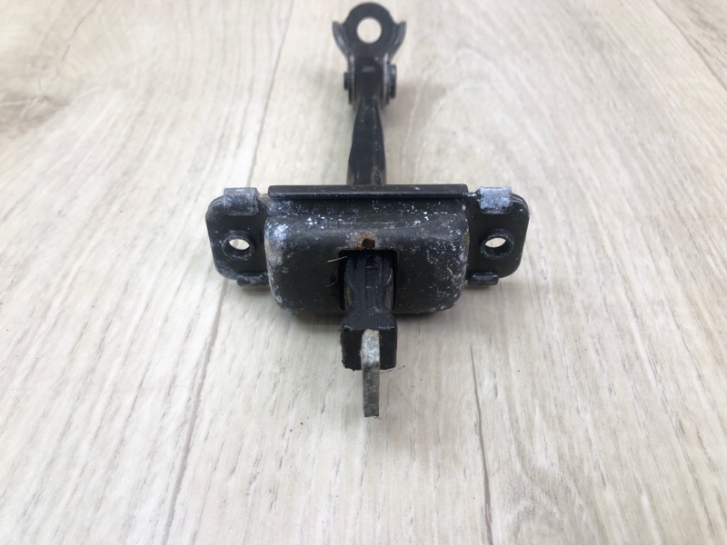 Ограничитель двери передний правый HYUNDAI ACCENT RB 10- 1.6 G4FD