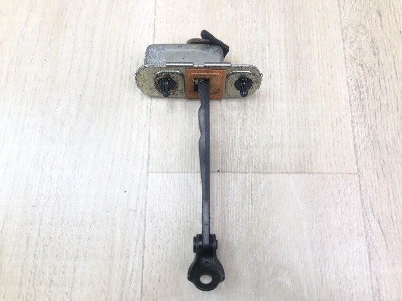 Ограничитель двери передний правый HYUNDAI TUCSON TL 15-20 2015 G4FJ 1.6 79390-D3000 Б/У