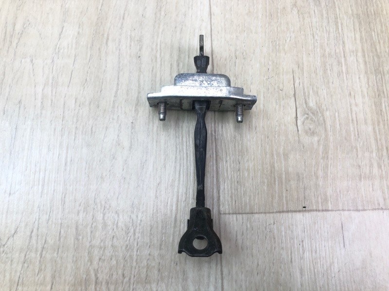 Ограничитель двери передний правый TOYOTA VENZA 09-16 2013 3.5 2GR-FE 68610-0T010 Б/У