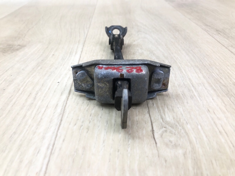 Ограничитель двери передний правый TOYOTA VENZA 09-16 3.5 2GR-FE