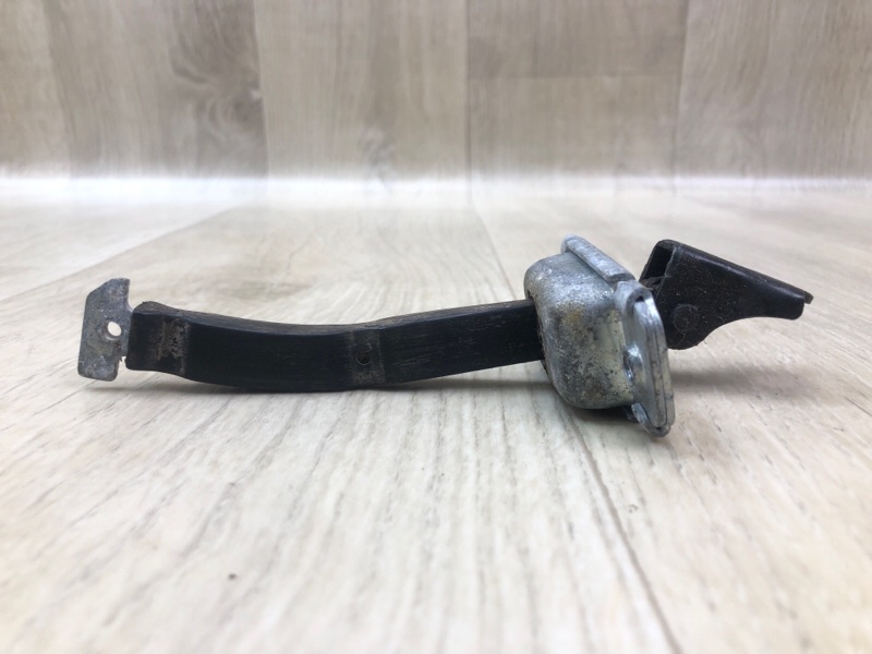 Ограничитель двери задний правый ACCENT RB 10- 2013 1.6 G4FD Ограничитель двери задний правый ACCENT RB 10- 2013 1.6 G4FD