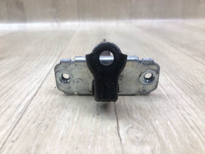 Ограничитель двери задний правый HYUNDAI ACCENT RB 10- 1.6 G4FD Ограничитель двери задний правый HYUNDAI ACCENT RB 10- 1.6 G4FD