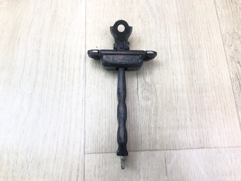 Запчасть ограничитель двери передний правый HYUNDAI ACCENT RB 10- 2014 1.6 G4FD 79390-1R000 Б/У Ограничитель двери передний правый HYUNDAI ACCENT RB 10- 2014 1.6 G4FD 79390-1R000 Б/У