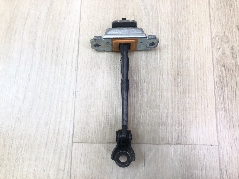 Запчасть ограничитель двери передний правый KIA RIO FB 17- 2019 1.6 G4FM 79390-H8000 Б/У Ограничитель двери передний правый KIA RIO FB 17- 2019 1.6 G4FM 79390-H8000 Б/У