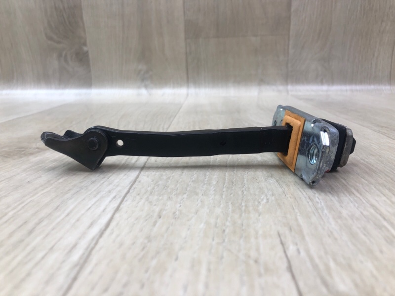 Ограничитель двери передний правый RIO FB 17- 2019 1.6 G4FM Ограничитель двери передний правый RIO FB 17- 2019 1.6 G4FM